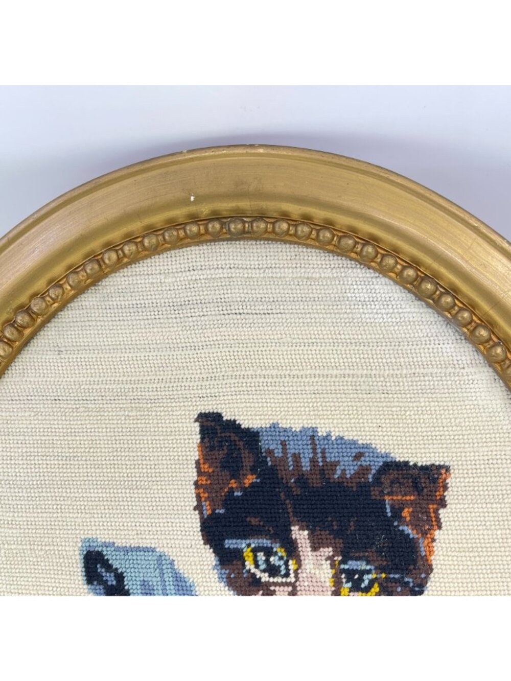 vintage hand-stitched needlepoint kitten artwork in gold oval frame - Picture 11 of 12